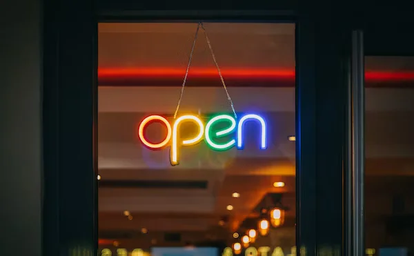 visibilité en été : panneau open